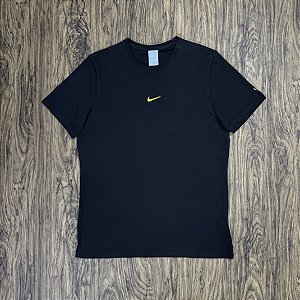 Camiseta Nike x NOCTA Preto com Amarelo