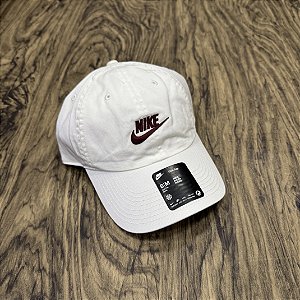 Boné Nike Club Branco c/ Vinho