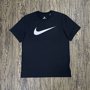 Camiseta Nike Sportswear Big Swoosh Preta