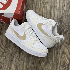 Tênis Nike Borough Low Branco com Dourado