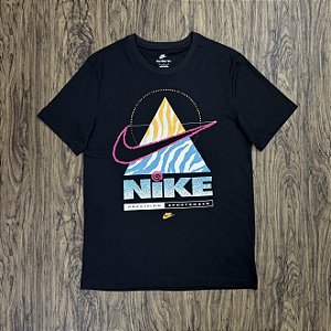 Camiseta Nike Sportswear Precision Preta