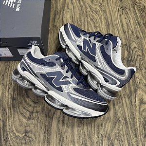 Tênis New Balance 2000 Marinho com Grafite
