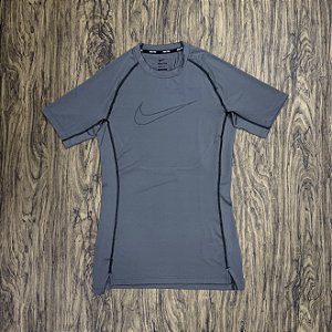 Camiseta Nike Pro Cinza
