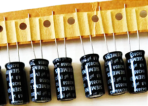 CAPACITOR ELETROLÍTICO 105° 6,8UF X 350V