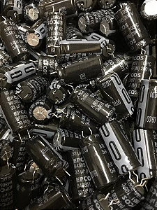 CAPACITOR ELETROLÍTICO 105° 33UF X 200V
