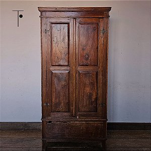 Armário com 2 Portas Almofadadas e Gaveta Inferior - 200x94x54cm