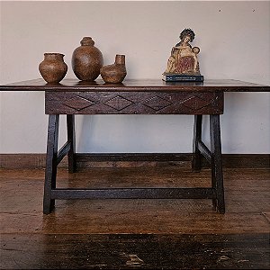 Mesa de Apresentação com "Doce-de-Leite" Séc. XIX - 73x175cm (L x C)
