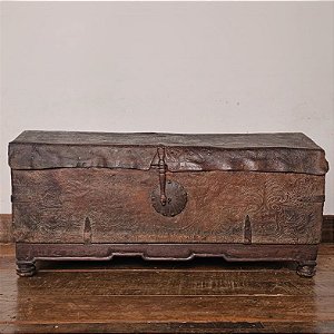 Baú com Couro Figuras de Pássaros e Folhagens - 107x55cm (L x P)