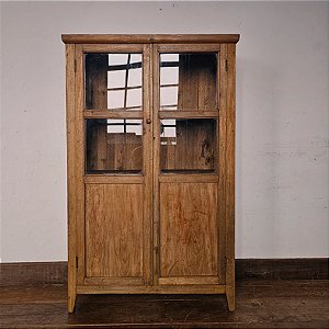 Armário Vitrine com 2 Portas e Moldura Superior - 140x88x33cm