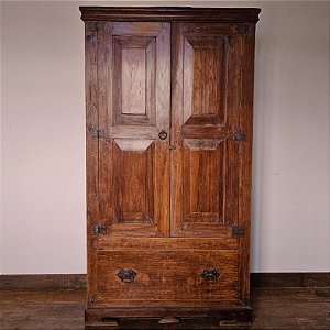 Armário c/ Portas Almofadadas e Ferragens, Séc. XIX - 233x124x52cm
