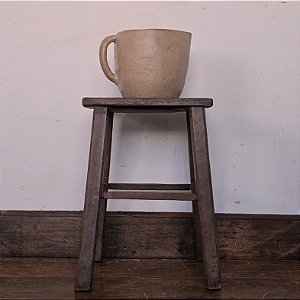 Banquinho em Madeira Maciça – Década de 70, MG - (45x29x31 cm)