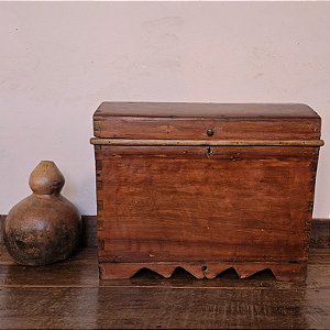 Baú em Madeira, Século XIX, Espirito Santo - 75x43cm (L x P)