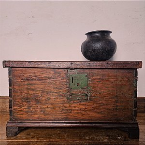Baú Antigo com Encaixe Malhetado, MG, Início Séc. XX - 76x40cm (L x P)