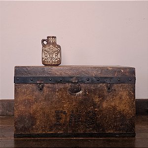 Baú Canastra de Tropeiro Mineira em Couro, Madeira e Tachas, Séc XX