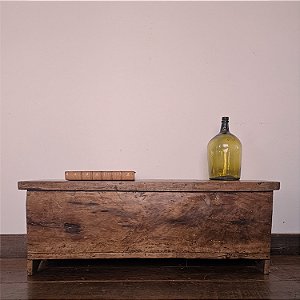 Baú Rústico de Madeira, MG, Início do Século XX - 123 x 34cm (L x P)