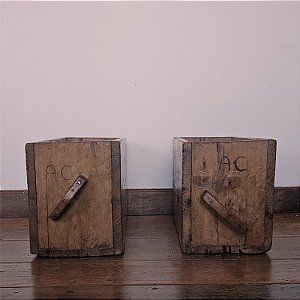 Par de Caixotes de Madeira Antigos, Transporte de Queijo, Séc XX
