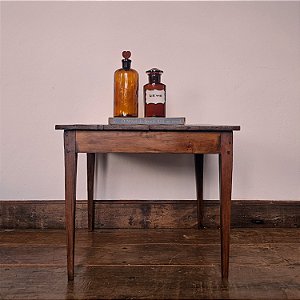 Mesa Lateral/Centro Rústica Antiga, Início Séc. XX - 60x60cm (L x P)