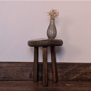 Banco Rústico Anos 40, Design Orgânico e Inscrições - 24cm (diam)