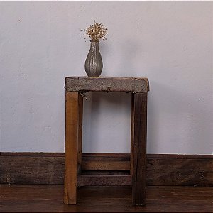 Banquinho Caipira Rústico, Couro e Madeira, Séc. XX - 29x29cm