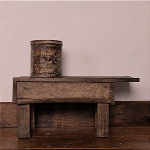 Banquinho Rústico de Apoio, Madeira Maciça, Séc. XX - 56x27cm
