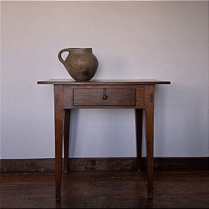 Mesa de Apoio Antiga com Pés Afilados e Gaveta, Séc. XIX - 96x53x91cm