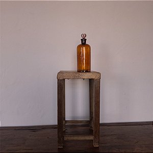 Banquinho Caipira em Madeira com Assento de Couro - 27x27x49cm