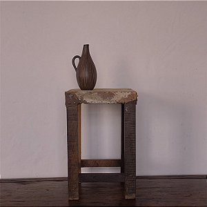 Banquinho Caipira com Assento em Couro, Início Séc. XX - 29x29x46cm