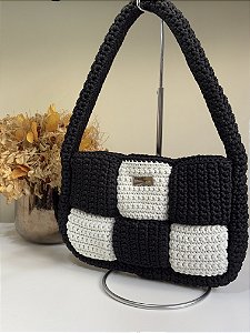 Bolsa baguete Rebeca na cor preto e branco