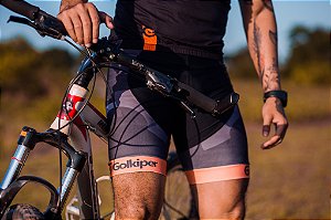 SHORT PRETO E LARANJA COM GEL