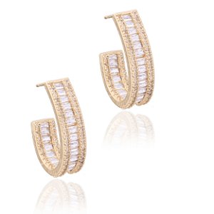 Brinco argola anzol em banho de ouro 18k com zircônias brancas