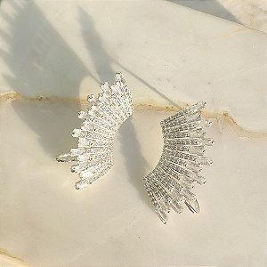 Brinco ear cuff asas cravejado de zircônias brancas banho em prata
