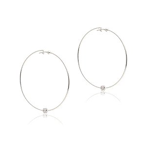 Brinco argola berloque com zircônia branca em banho de prata nano silver