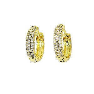 Brinco argola em banho de ouro 18k cravejada de zircônias cristais