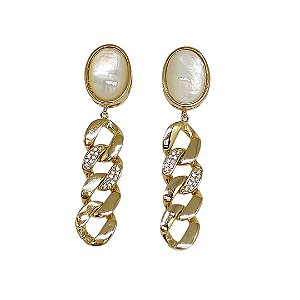 Brinco em banho de ouro 18k oval com madrepérola e pendulo de elos com zircônias cristais