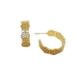 Brinco argola trabalhada em banho de ouro 18k