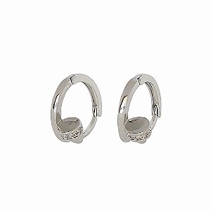 Brinco argola prego em banho de ródio branco com micro zircônias