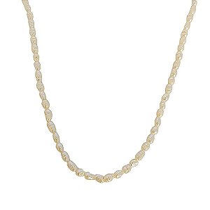 Choker de pérolas de agua doce com detalhes em banho de ouro 18k