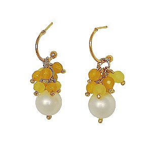 Brinco banhado em ouro 18k com pingente cacho de jade amarela e pérola shell