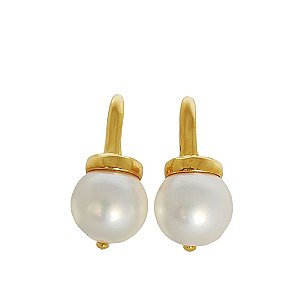 Brinco banhado em ouro 18k com detalhe liso e pérola shell