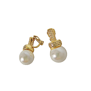 Brinco de pressão em banho de ouro 18k cravejado de zircônias cristais com pérola shell