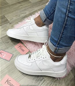 air force branco e cinza