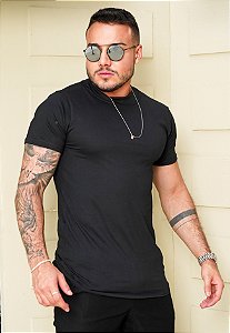 Camiseta Gola Média Preta