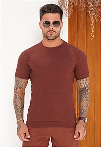 Camiseta Gola Média Texturizada Marrom Chocolate