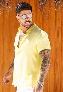 Camisa Viscolinho Gola Padre Amarela