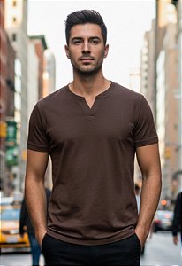 Camiseta Texturizada Gola V Marrom