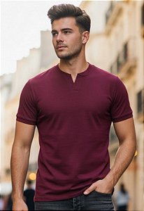 Camiseta Texturizada Gola V Vermelho Marsala