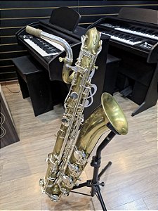 Sax Baritono Suzuki JBBS110GL c/ corpo desplacado e chaves em prata (SEMINOVO) #JBBS110GL-160126