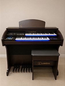 Orgão eletrônico Lumiere Alpha 3 (clave de sol personalizado em alto relevo)