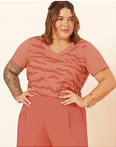 Blusa plus size manda curta