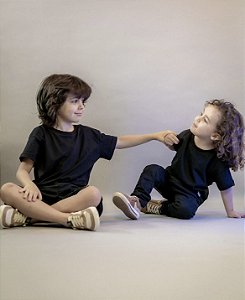 T-shirt Unissex Manga Curta 100% Algodão Oversized -  Preta